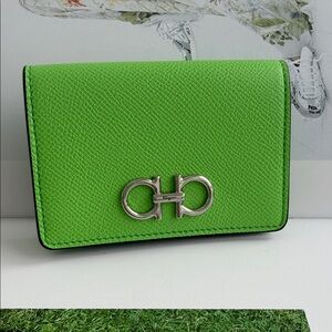 🍀🍀🍀 FERRAGAMO BRIGHT GREEN SMALL LEATHER WALLET